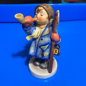 Hear Ye Hear Ye 1985 by M.J. Hummel #15/0  4.25”.  No box. TMK-6